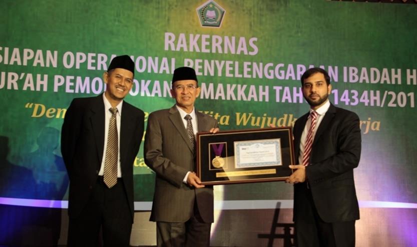 Mohsin Tutla presenting an award in Jakarta